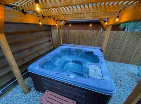 Indoor spa tub