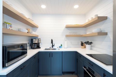 Perfect size kitchen for a getaway | Main Level