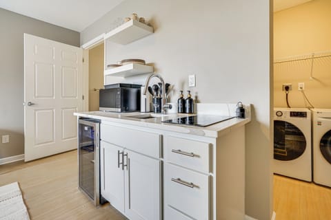 Kitchenette | Cooking Basics | Washer & Dryer