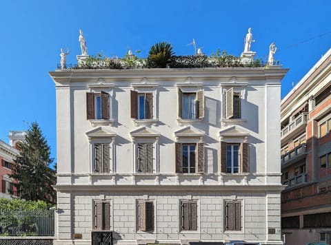 Historic 1910s building just 2 minutes walk from the Colosseum