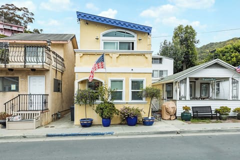 232CL - Welcome To 232 Claressa