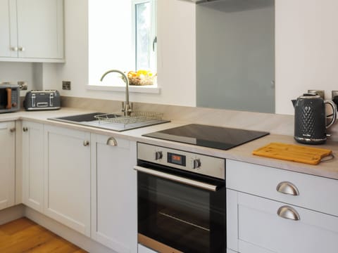 Kitchen | Bodlyn - Sarn Faen Cottages, Tal-y-Bont, near Barmouth