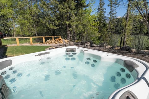 Enjoy the Private Hot Tub | Exterior