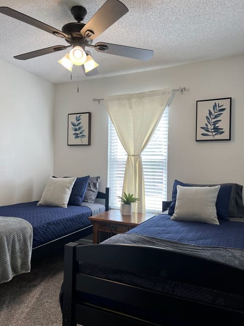 Upstairs Guest Bedroom - 2 Twin Beds