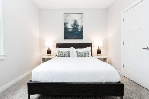 CozySuites Music Row Stunning 2BR in Nashville! 