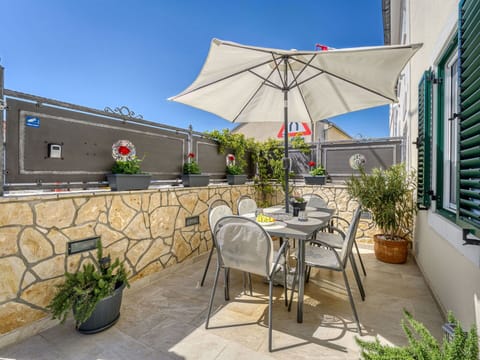 Home, Apartment, Balcony, Estate, Shade, Villa, Eco Hotel, Porch, Landscaping, Mansion
