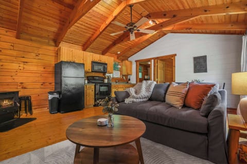 Open concept living with pull out couch, smart tv, board games, pellet stove, and stocked kitchen. Please note this cabin has a window AC unit and portable fans only. There is no central air in the small cabin.