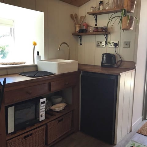 Kitchenette with sink, microwave, kettle, fridge and toaster (not shown)