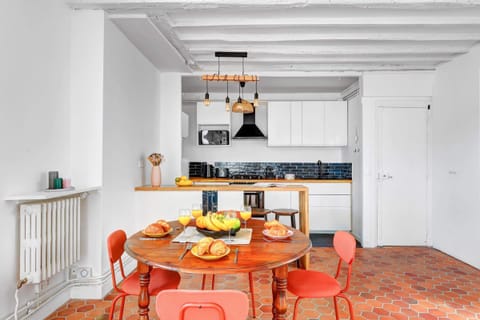 The kitchen and dining area