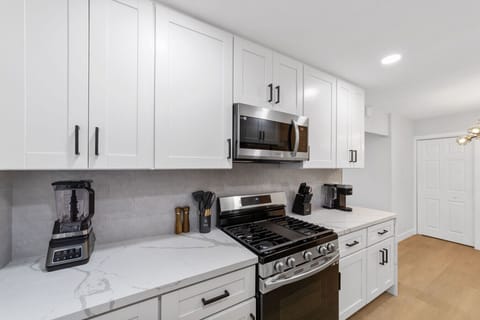 Kitchen w/ Fully Stocked Kitchen Appliances