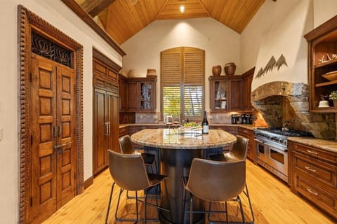 Kitchen: Main floor, Viking stove, Sub-Zero fridge, Bosch dishwasher, 2 FlexBrew coffee makers