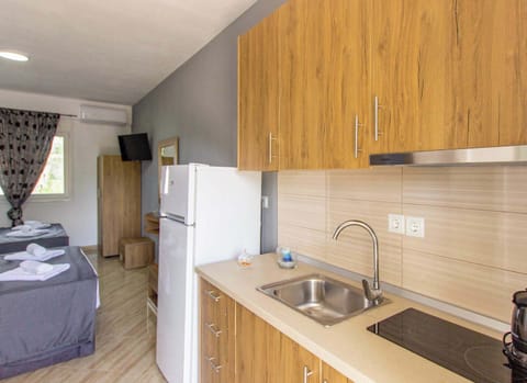 A compact kitchenette with everything you need for light meals or snacks.