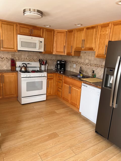 Dishwasher, Disposal, microwave, gas stove..