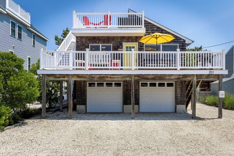 Welcome to Sunshine and Smiles on Leeward Ave