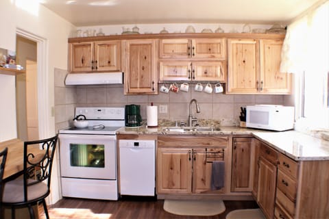Kitchen with stove, dishwasher, microwave, complete with cooking essentials