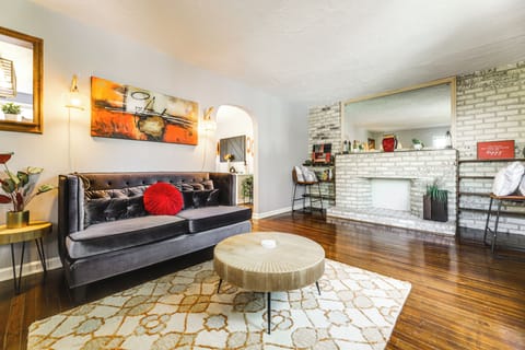 Cincinnati Vacation Rental | 2BR | 1BA | 1,100 Sq Ft | Stairs Required to Enter