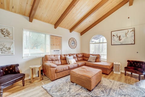 Pine Vacation Rental | 3BR | 2BA | Stairs to Enter | 1,200 Sq Ft