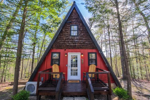 The perfect spot to escape the city and spend time in the woods. 