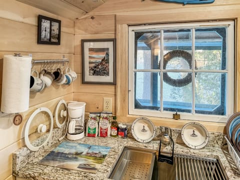 Fully equipped, electric cooktop stove, mini fridge, microwave, drip coffee maker, cooking basics, dishware, utensils