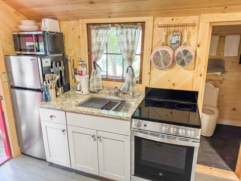 Fully equipped, electric cooktop stove, mini fridge, microwave, drip coffee maker, cooking basics, dishware, utensils