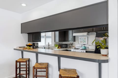 Enjoy casual dining at the kitchen counter.