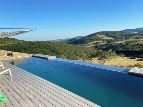 Heated Infinity Pool with View & Private Access with Remote Control Entrance 