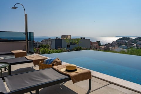 Villa Pavuža – Luxury 4-Bedroom Seaview Villa with Infinity Pool