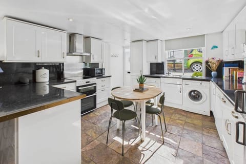 Luna Cottage, Staithes - Host & Stay