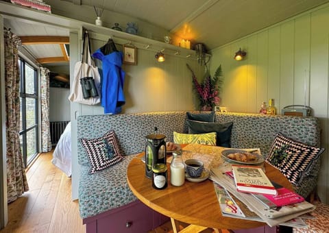 7828f395-7e2c-4883-b283-4c3b9f1c3a86