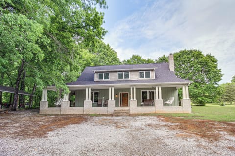 Loretto Vacation Rental | 6BR | 4BA | 3,000 Sq Ft | 5 Steps to Enter