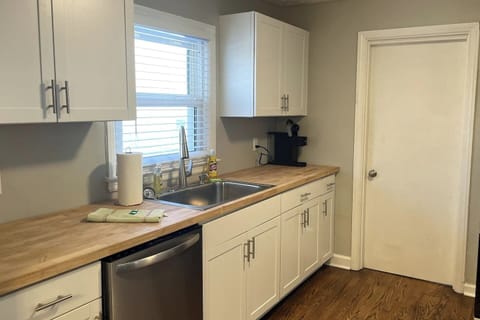 c0b460ff-9124-4a61-b72b-9346d7dcf04d