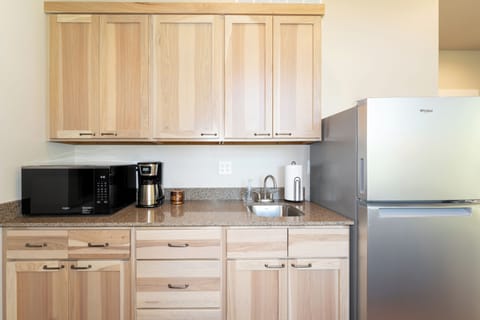 Kitchenette | Upper Level