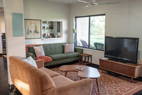 Sink in, slow down, stay awhile.