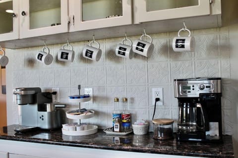 fully furnished kitchen 