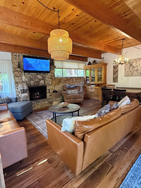 Living room offers plenty of seating for everyone 