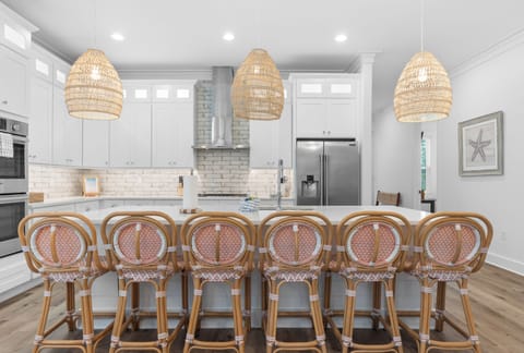 Enjoy casual dining at the kitchen counter.