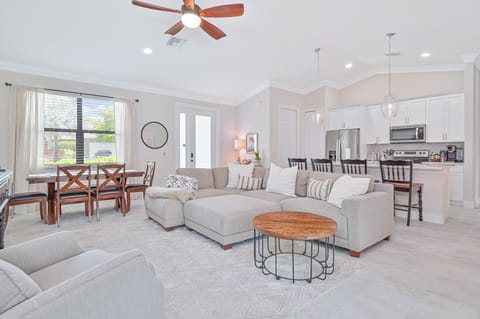 Bay Breeze at Coconut Point - Family room with large smart TV, dining area and kitchen with island seating