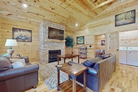 Southern Comfort Cabin's cozy living area