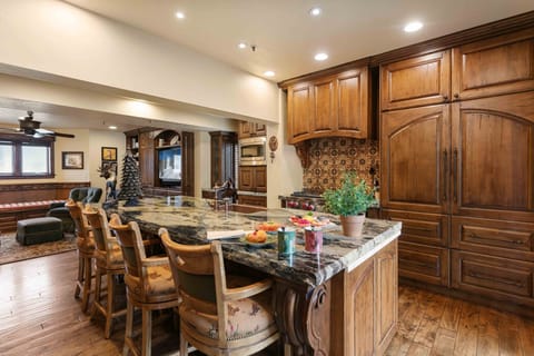 Indoors, Hardwood, Building, Dining Room, Dining Table