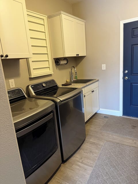 Fully equipped laundry
