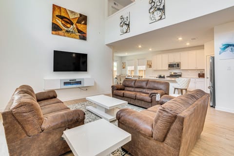 Mesquite Vacation Rental | 4BR | 5BA | 2,472 Sq Ft | 6 Steps Required