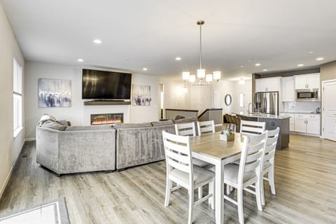 Oregon Vacation Rental | 5BR | 3.5BA | 3,198 Sq Ft | Step to Enter