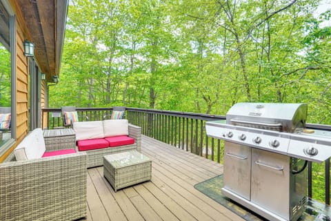 McGaheysville Vacation Rental | 4BR | 2.5BA | 1 Step to Enter | 3,422 Sq Ft