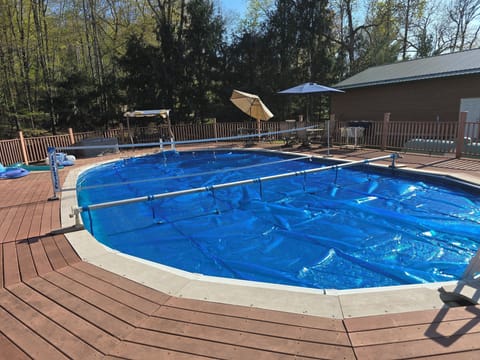 21x41x 4 Foot Deep Heated Oval Pool
8-Foot Wide Deck
V. Ball Net
Shaded Seating