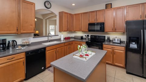 Kitchen is stocked with all of your cooking basics