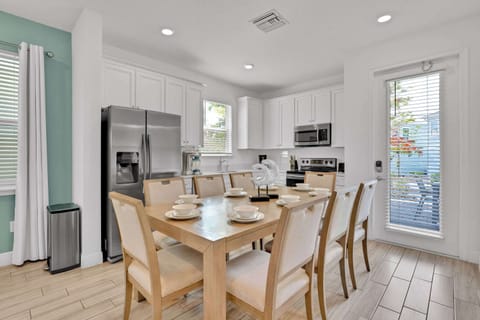 Dining table with seating for 8 and full kitchen