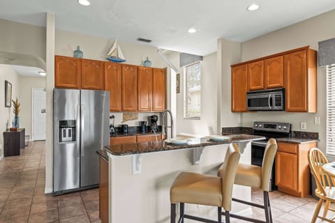 Kitchen bar counter with seating for 2