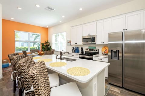 Kitchen bar counter with seating for 4