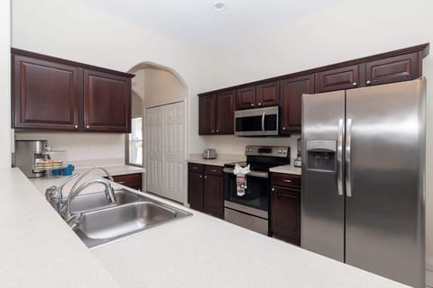 Fully equipped kitchen