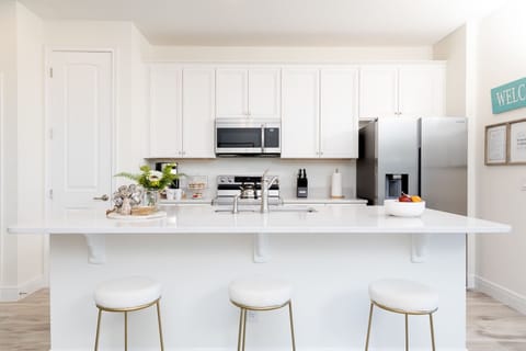 Bar kitchen counter with seating for 3